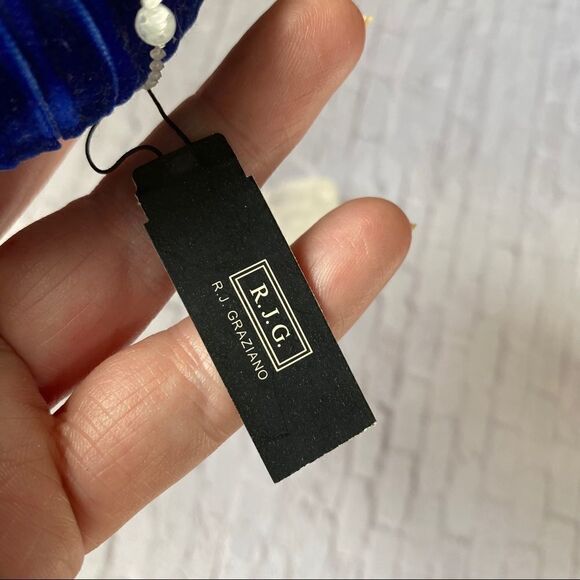 Vintage
R.J. Graziano Blue Velvet Bangle - Picture 3 of 4